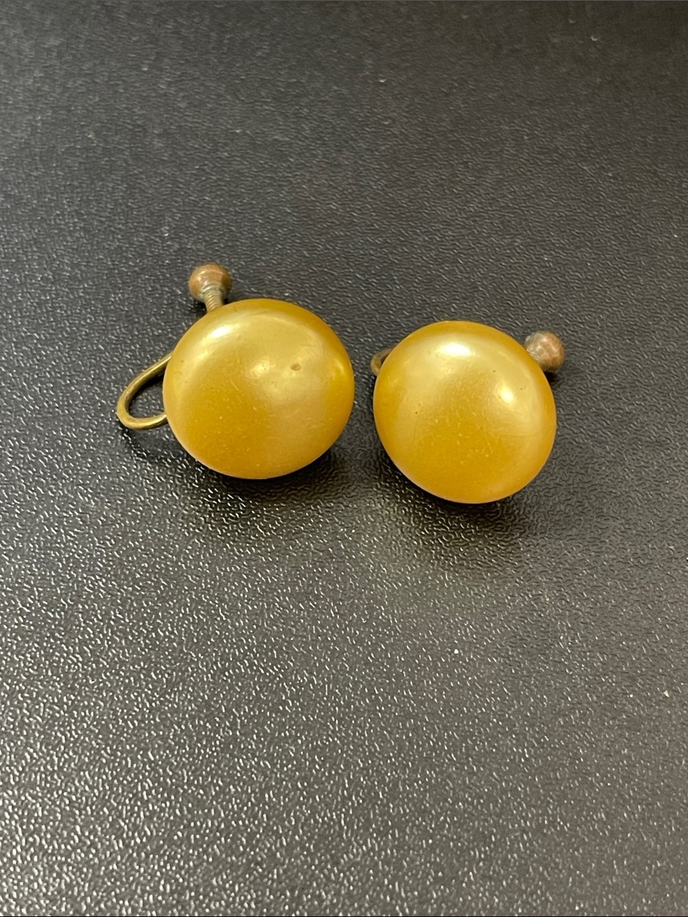 Vintage and Classic Round Gold tones Clip-On Earrings